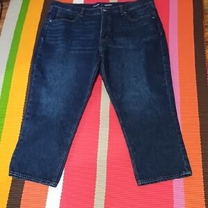 Women's EUC Capris Blue Jeans Size 16 Secret Slim Pockets.